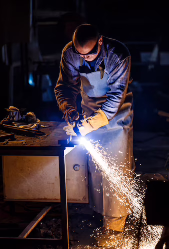 cortar-metales-equipos-plasma_176420-4790